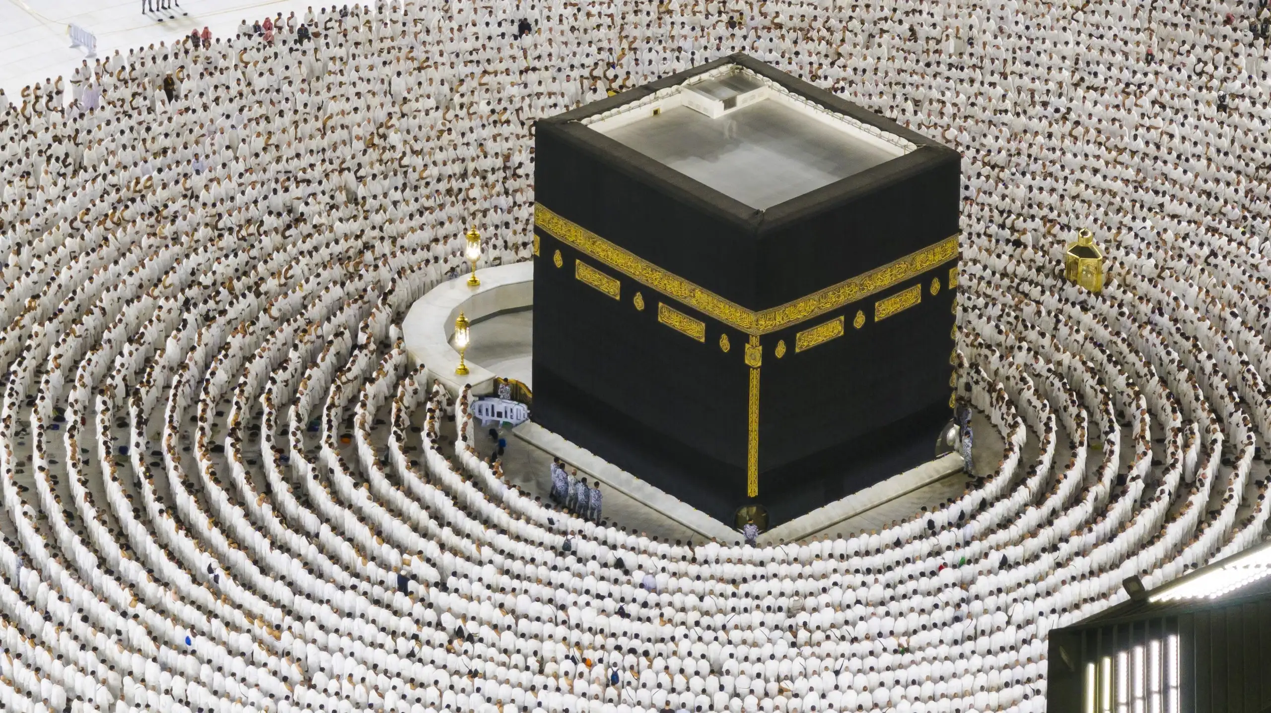 Aerial view of the Kaaba and the mataf at Masjid al-Haram